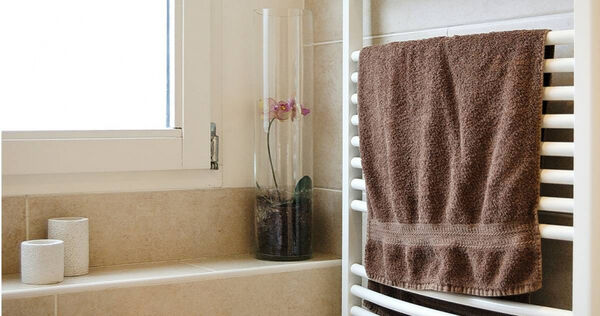 毛巾聞起來不臭＝安全？　醫示警「細菌恐暴增500%」：用2到3次就該換洗