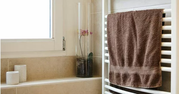 毛巾聞起來不臭＝安全？　醫示警「細菌恐暴增500%」：用2到3次就該換洗