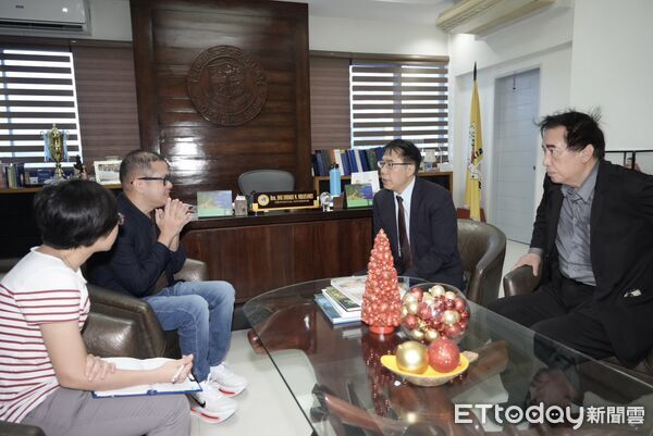 ▲台南市長黃偉哲首度造訪菲律賓，拜會姊妹市阿克蘭省省長米拉弗洛斯，洽談未來合作方向。（記者林東良翻攝，下同）