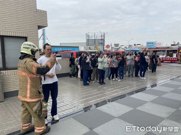 ▲台南市消防局第五救災救護大隊結合轄內工廠辦理聯合演練，提前為119消防節暖身。（記者林東良翻攝，下同）