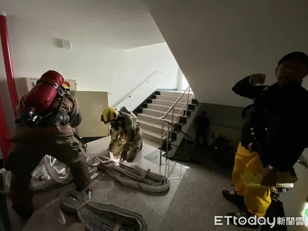 ▲台南市消防局第五救災救護大隊結合轄內工廠辦理聯合演練，提前為119消防節暖身。（記者林東良翻攝，下同）