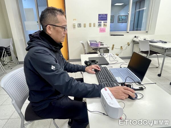 ▲▼大學學測今天下午開放查看試場。圖為台大特殊生試場。有考生申請使用盲用電腦，也有考生申請喚醒服務。（圖／記者許敏溶攝）