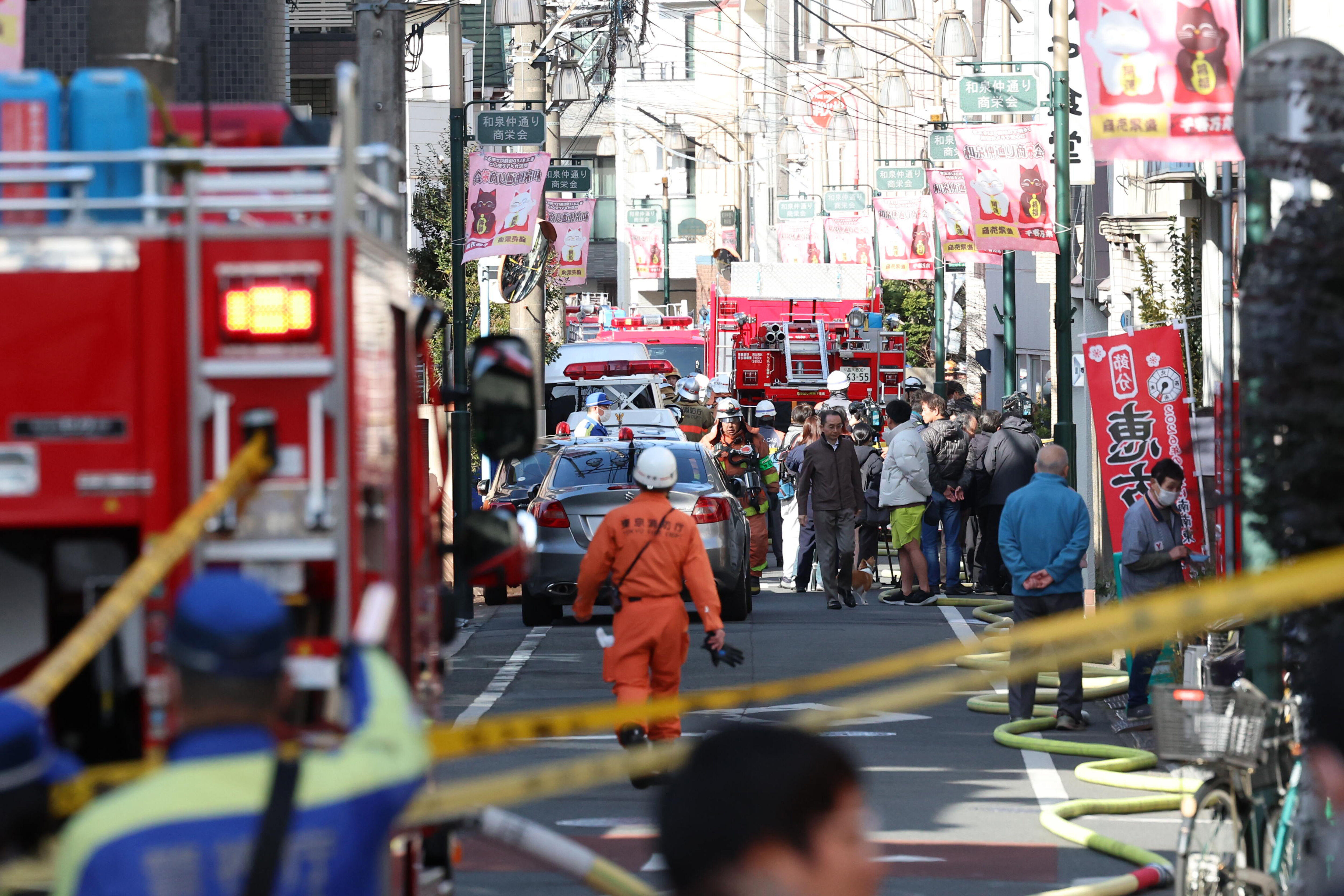 ▲▼日本東京都杉並區15日發生殺人事件，法院執行官進行公寓轉讓程序時，遭未繳房租的居民山本宏持刀縱火攻擊。（圖／達志影像／美聯社）