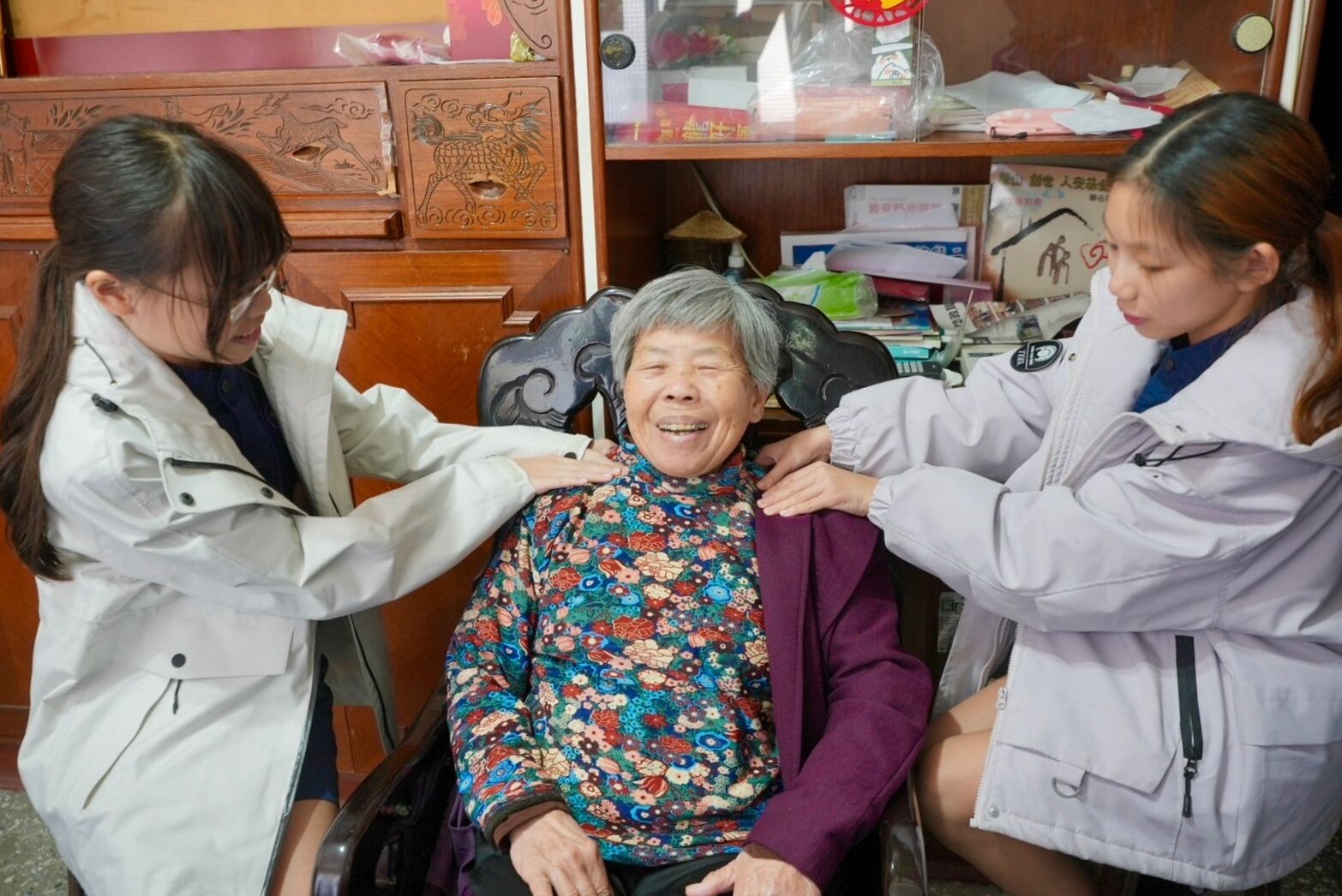 ▲新北學童走入社區陪獨居長輩。（圖／新北市金山區公所提供）