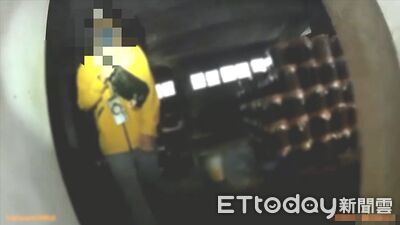 未禮讓行人遇盤查棄車逃！男躲民宅被逮　身揹3條通緝、藏毒煙彈