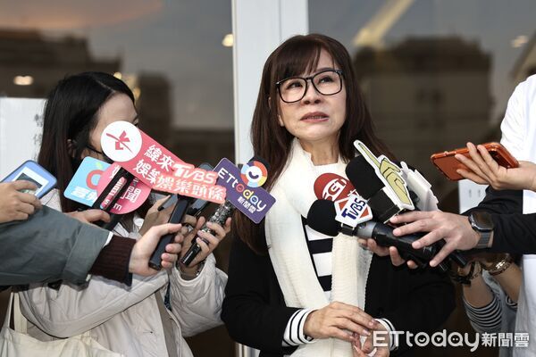 ▲▼ 曹西平靈堂，前嫂嫂龍千玉悼念        。（圖／記者徐文彬攝）