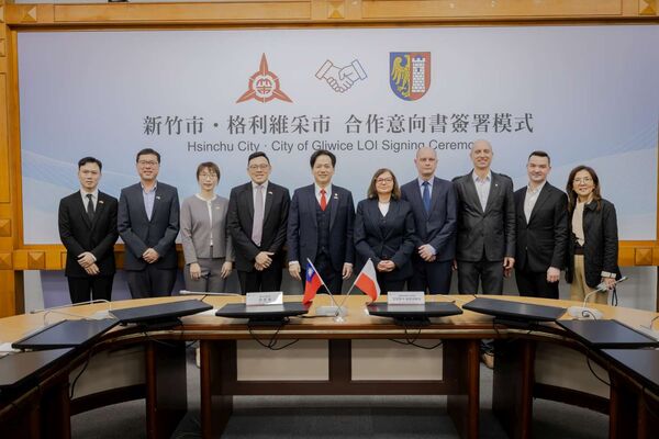 ▲波蘭格利維采市拜會市府合影。（圖／新竹市政府提供）