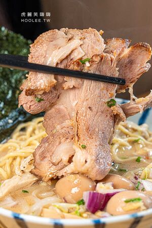 ▲▼左營台灣味拉麵店「贏麵製麵所」！虱目魚大骨熬煮高湯，推薦魚豚鵪鶉蛋醬油拉麵、限量雞湯口味。（圖／部落客虎麗笑嗨嗨提供）