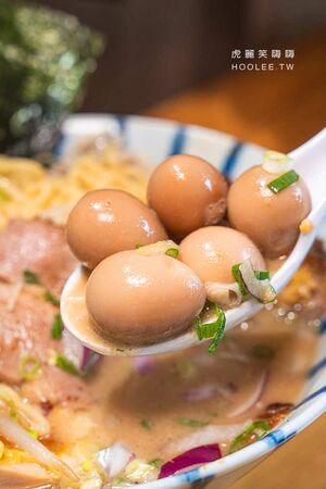 ▲▼左營台灣味拉麵店「贏麵製麵所」！虱目魚大骨熬煮高湯，推薦魚豚鵪鶉蛋醬油拉麵、限量雞湯口味。（圖／部落客虎麗笑嗨嗨提供）