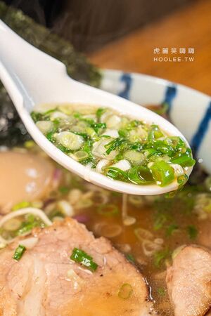 ▲▼左營台灣味拉麵店「贏麵製麵所」！虱目魚大骨熬煮高湯，推薦魚豚鵪鶉蛋醬油拉麵、限量雞湯口味。（圖／部落客虎麗笑嗨嗨提供）