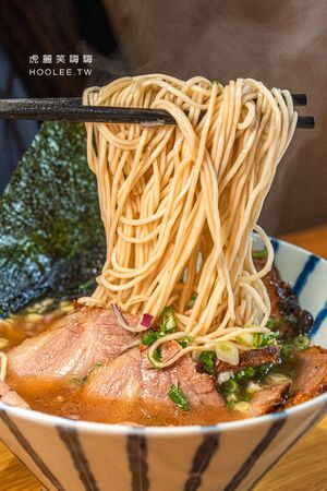 ▲▼左營台灣味拉麵店「贏麵製麵所」！虱目魚大骨熬煮高湯，推薦魚豚鵪鶉蛋醬油拉麵、限量雞湯口味。（圖／部落客虎麗笑嗨嗨提供）