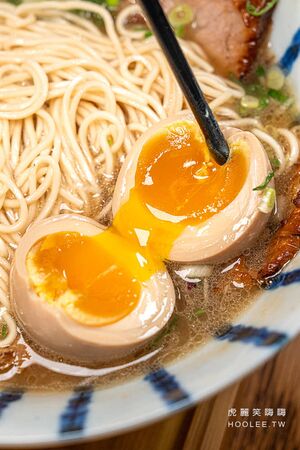 ▲▼左營台灣味拉麵店「贏麵製麵所」！虱目魚大骨熬煮高湯，推薦魚豚鵪鶉蛋醬油拉麵、限量雞湯口味。（圖／部落客虎麗笑嗨嗨提供）