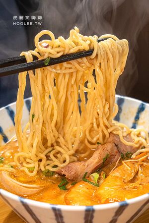 ▲▼左營台灣味拉麵店「贏麵製麵所」！虱目魚大骨熬煮高湯，推薦魚豚鵪鶉蛋醬油拉麵、限量雞湯口味。（圖／部落客虎麗笑嗨嗨提供）