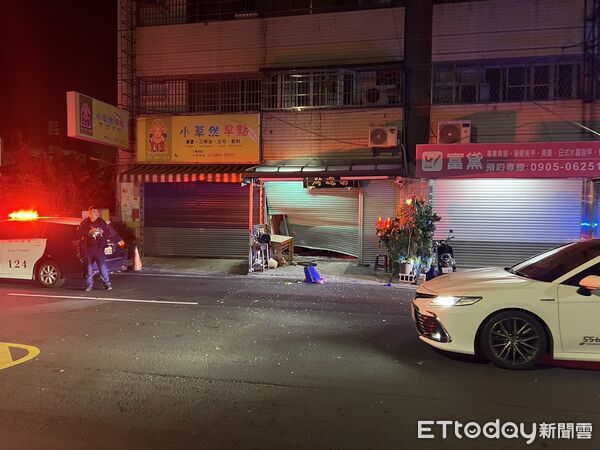 ▲嘉義私人神壇遭10多人砸廟，現場畫面曝光。（圖／記者翁伊森翻攝）