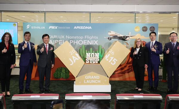 ▲▼林佳龍出席星宇航空為直飛鳳凰城航線舉行的首航典禮。（圖／翻攝林佳龍臉書）