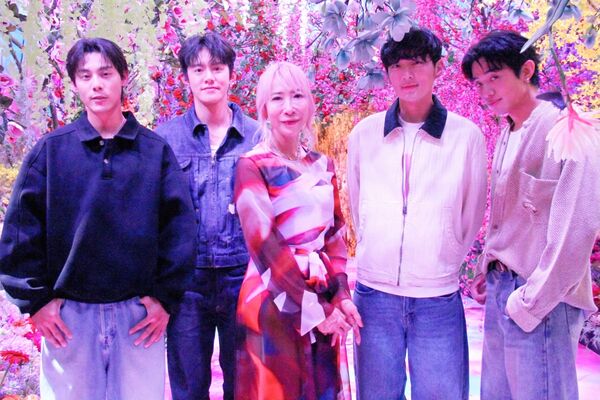 ▲《向流星許願的我們》主演（由左至右）：余杰恩、各務孝太、鍾岳軒、初孟軒一起參與蜷川實花展。（圖／有意思國際傳媒提供）