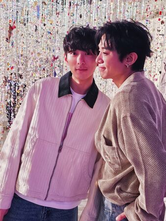 ▲《向流星許願的我們》主演（由左至右）：余杰恩、各務孝太、鍾岳軒、初孟軒一起參與蜷川實花展。（圖／有意思國際傳媒提供）