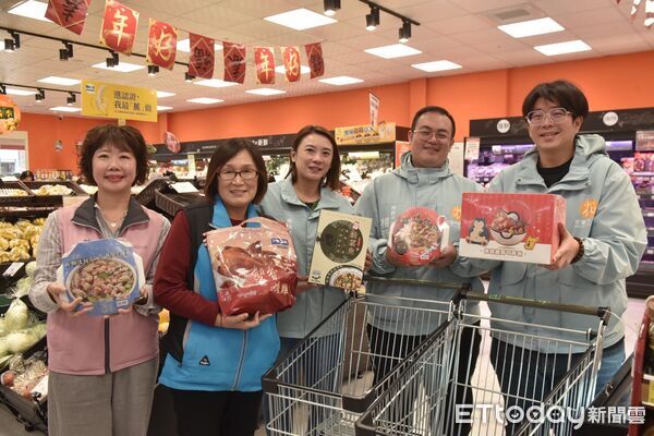 ▲▼花蓮市公所將在1月26日起於各里辦公室發放愛心禮券。（圖／花蓮市公所提供，下同）