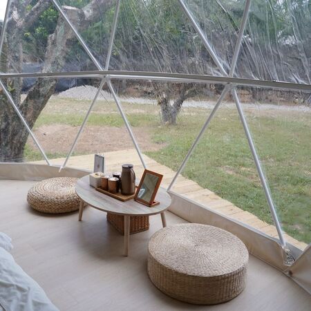 ▲「橘舍三食」免裝備露營，於去年底增添6頂全新球型帳篷。（圖／業者提供）