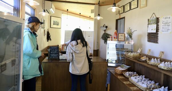 ▲▼日本北海道東川美食「玄米おむすび ちゃみせ」，當地人才知的隱藏可愛玄米飯糰店，一天只賣兩個半小時。（圖／部落客小虎提供）