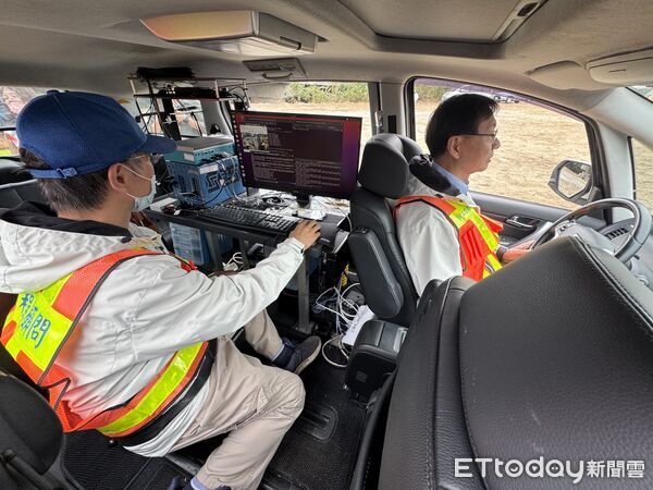 ▲▼公路局引進「AI智慧橋梁橋檢車」。（圖／記者李姿慧攝）