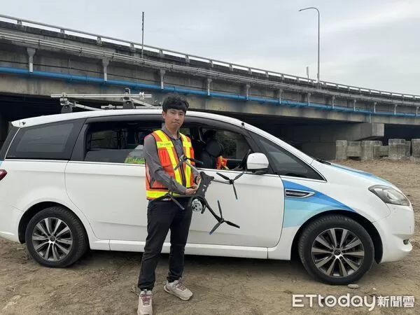 ▲▼公路局引進「AI智慧橋梁橋檢車」。（圖／記者李姿慧攝）