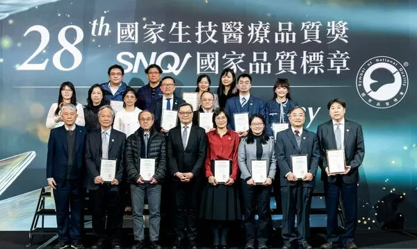 ▲▼國泰綜合醫院獲國家生技醫療品質獎銅獎及11項SNQ標章。（圖／國泰醫院提供）