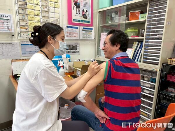 ▲符合接種條件的民眾可攜帶健保卡、診斷書等資料，或經醫師依照健保就醫資料、病歷評估後接種。（圖／花蓮衞生局局提供，下同）