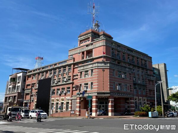 ▲台南驚傳國中生闖入同學住處持BB槍射擊、持刀追逐，家屬報警提告，警方依法受理偵辦。（記者林東良翻攝）