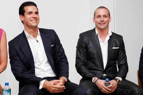 ▲▼美國紐約市房地產經紀人兄弟被控多年性侵多女。雙胞胎歐倫（Oren Alexander）和奧隆（Alon Alexander）與他們的哥哥塔爾（Tal Alexander（圖／達志影像／美聯社）