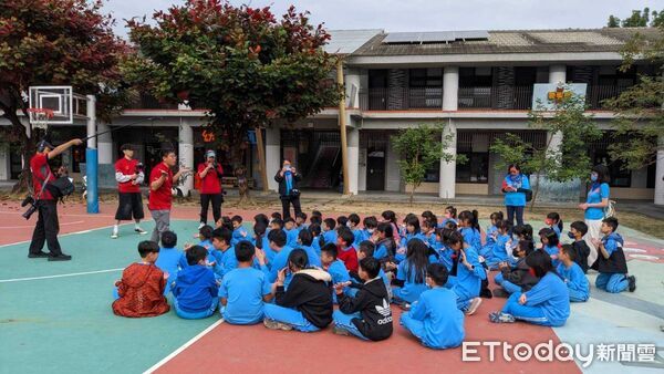 ▲台南市政府攜手台積電全球實體安全處、教育局及警察局，走入左鎮國小推動科技防詐普及教育。（記者林東良翻攝，下同）