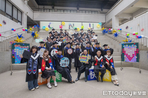 ▲嘉南藥理大學為第一屆國際專班春季班學生舉辦畢業典禮，35位國際生完成四年學業，迎向新旅程。（記者林東良翻攝，下同）