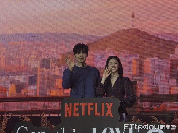 ▲▼跨海直擊／甜蜜爆擊！高允貞被絆到險跌　金宣虎秒上前出手扶她。（圖／記者吳睿慈攝）