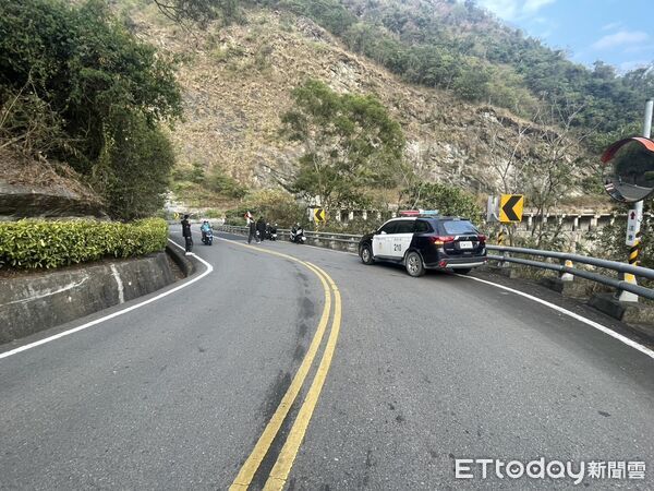 ▲▼19歲騎士三地門自撞護欄　彈飛慘墜9米山坡。（圖／記者陳崑福翻攝）