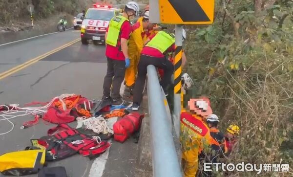 ▲▼19歲騎士三地門自撞護欄　彈飛慘墜9米山坡。（圖／記者陳崑福翻攝）