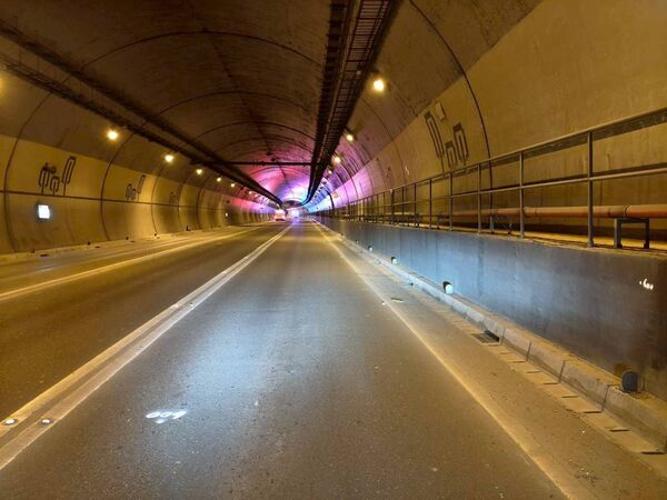 ▲信義快速道路象山隧道南向路面更新。（圖／翻攝自台北市政府工務局）