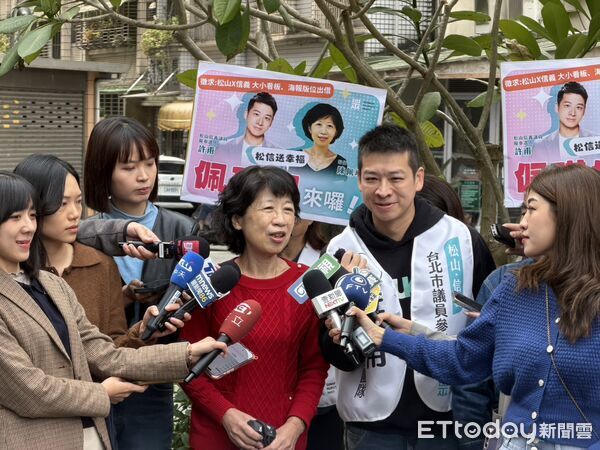 ▲▼民眾黨創黨主席柯文哲妻子陳佩琪陪同北市議員擬參選人許甫掃市場。（圖／記者陳家祥攝）