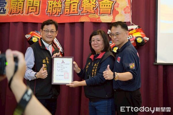 ▲台南市消防之友會第六辦事處舉辦顧問聯誼餐會，與第六救災救護大隊警義消同仁齊聚交流。（記者林東良翻攝，下同）