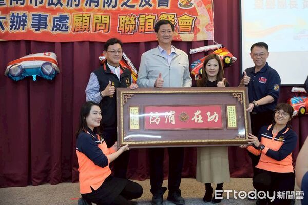 ▲台南市消防之友會第六辦事處舉辦顧問聯誼餐會，與第六救災救護大隊警義消同仁齊聚交流。（記者林東良翻攝，下同）