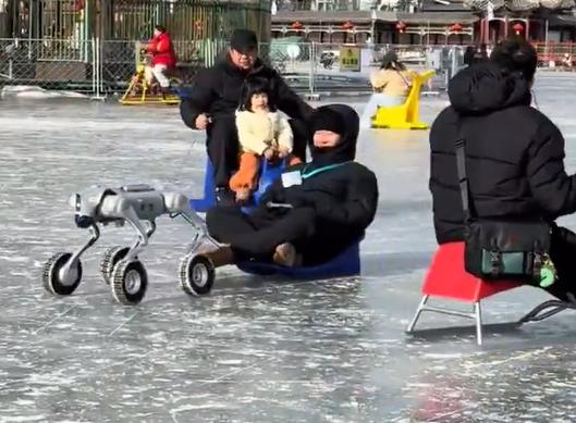 ��·�����οͶ��࿴һ�ۡ� ��ͼ/������΢����