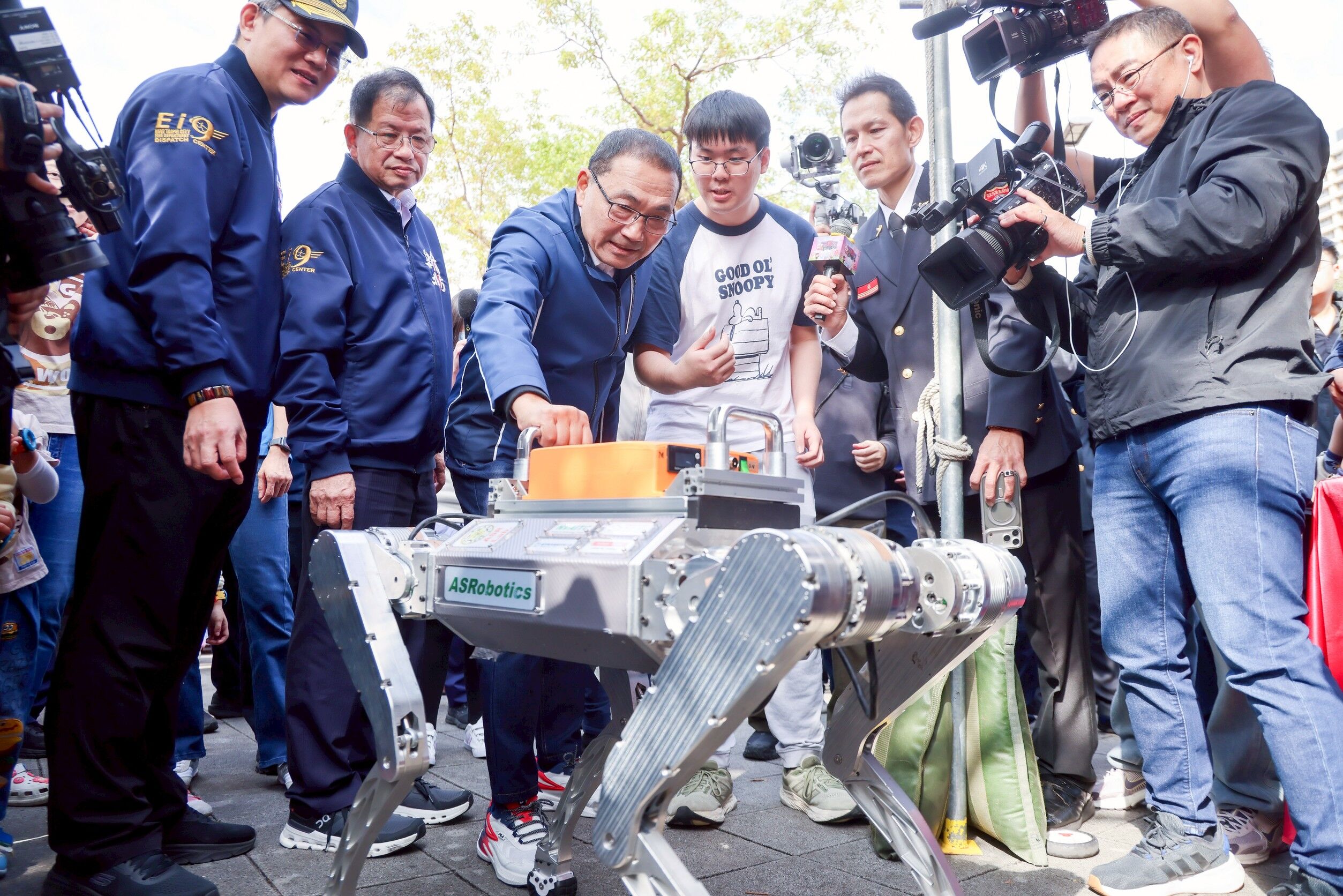 ▲新北救護能量全面升級 侯友宜致敬消防英雄。（圖／新北市新聞局提供）