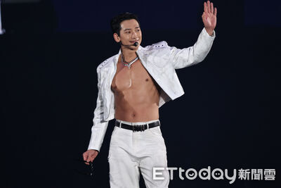 直擊／43歲你敢信？　RAIN睽違20年降臨台北「超狂巨肌全脫了」