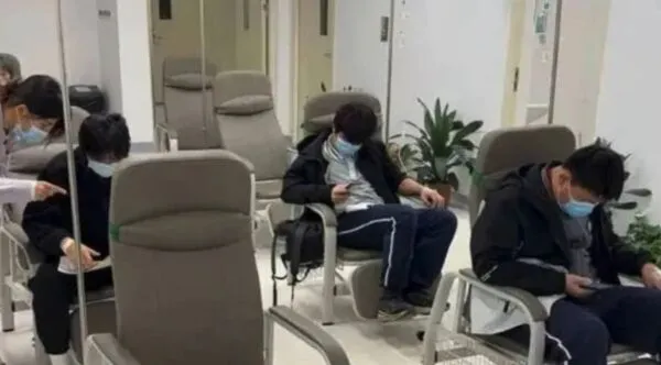 ▲▼佛山高中103人感染諾羅病毒　學生嚴重嘔吐、腹瀉。（圖／翻攝微博）