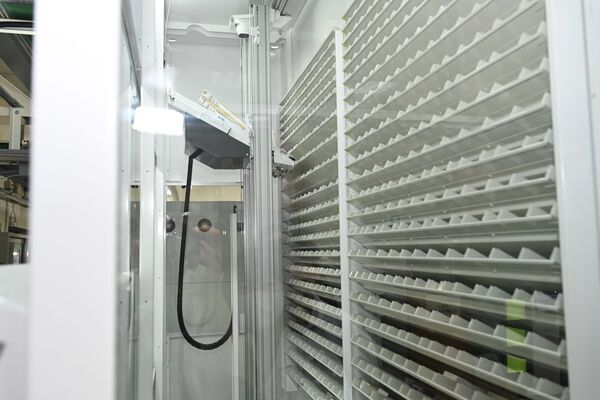 ▲▼台大醫院完成門診藥局全自動盒裝藥發藥機暨傳送系統建置。（圖／台大醫院提供）