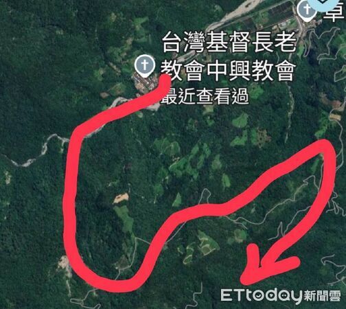 ▲▼搜索隊歷時4小時，終於在督林山區發現倒臥在地之高姓婦人。（圖／玉里警分局提供，下同）