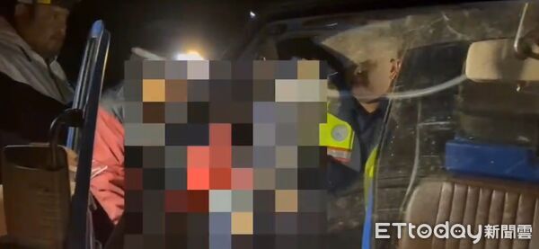 ▲▼搜索隊歷時4小時，終於在督林山區發現倒臥在地之高姓婦人。（圖／玉里警分局提供，下同）