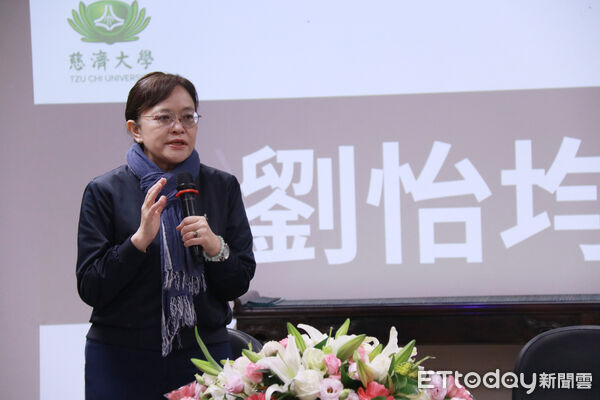 ▲▼慈濟大學與花蓮七所高中職簽署策略聯盟合作意向書，一起攜手扶持花蓮在地弱勢學生。（圖／慈濟大學提供，下同）