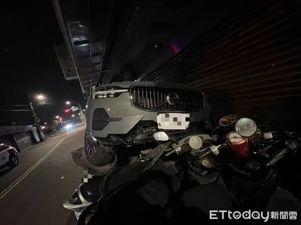 ▲陳男因疲勞駕駛，衝撞路旁13部機車。（圖／記者陸運陞翻攝）