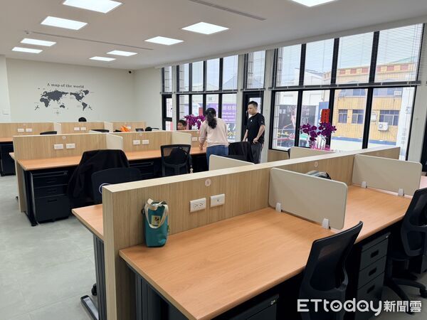 ▲鴻矅商務空間台南中華東路館17日上午舉行開幕儀式，吸引產業界與在地企業代表到場共襄盛舉。（記者林東良翻攝，下同）