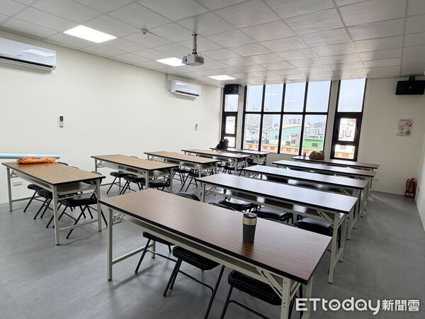 ▲鴻矅商務空間台南中華東路館17日上午舉行開幕儀式，吸引產業界與在地企業代表到場共襄盛舉。（記者林東良翻攝，下同）